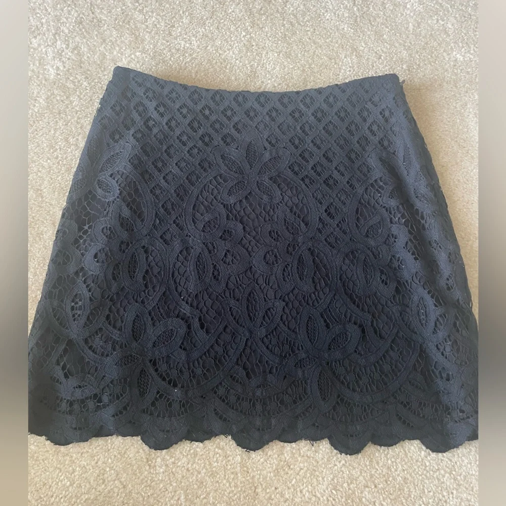 Free People Black Lace mini Skirt. Lined. Side zip.‎ Women size 2.